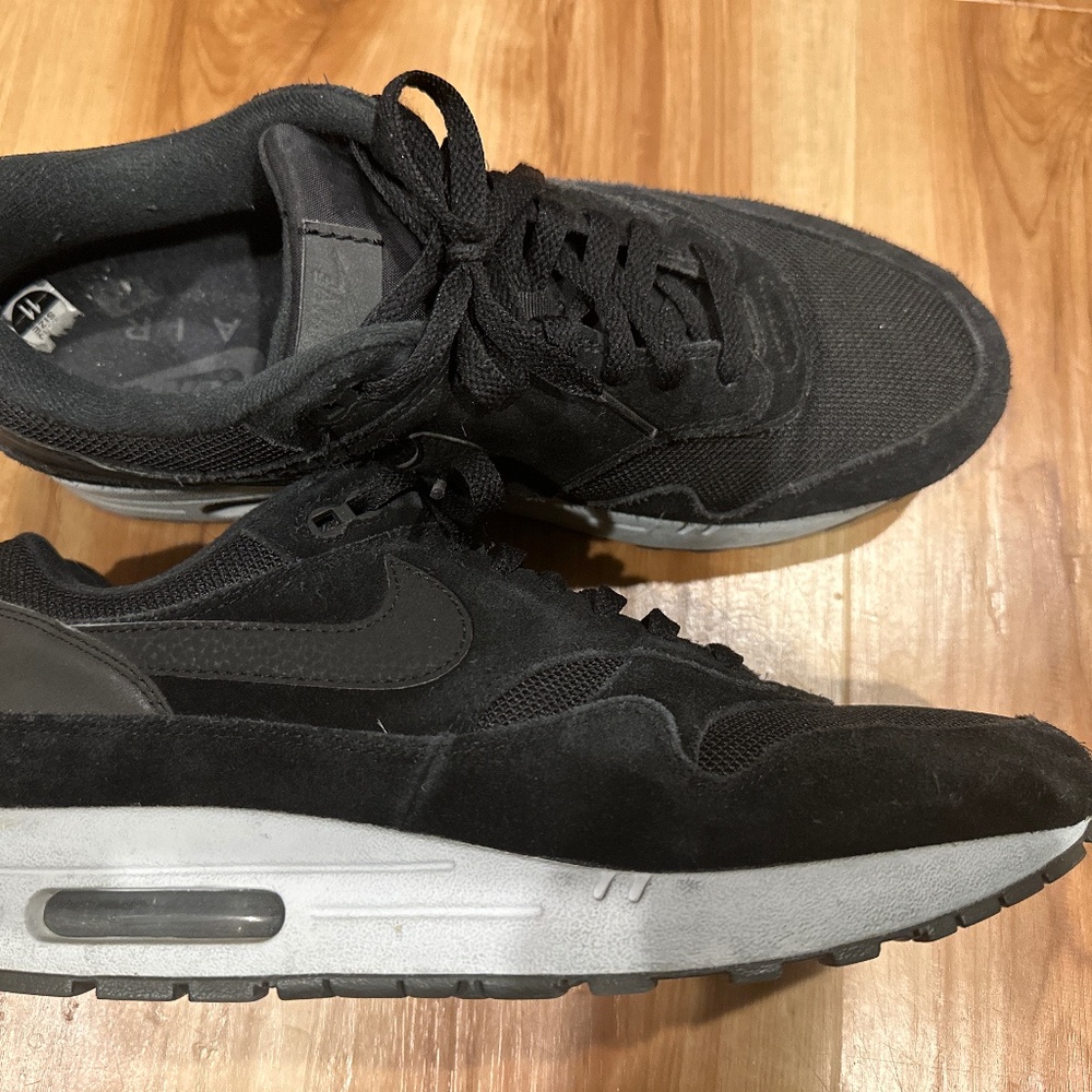 Nike Men’s Air Max Premium- Black- Size 11